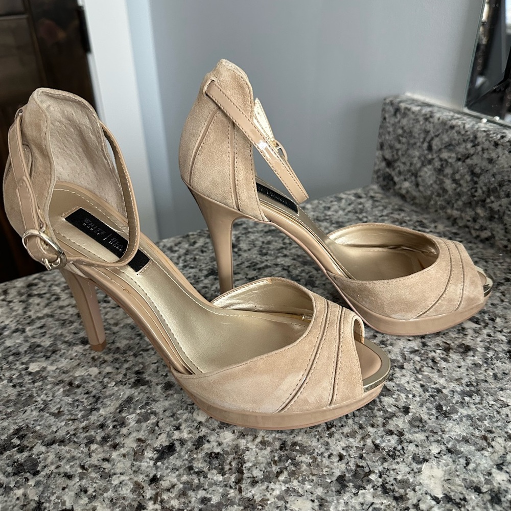 White House Black Market Tan Sandals with Peep-Toe Design 7.5 US